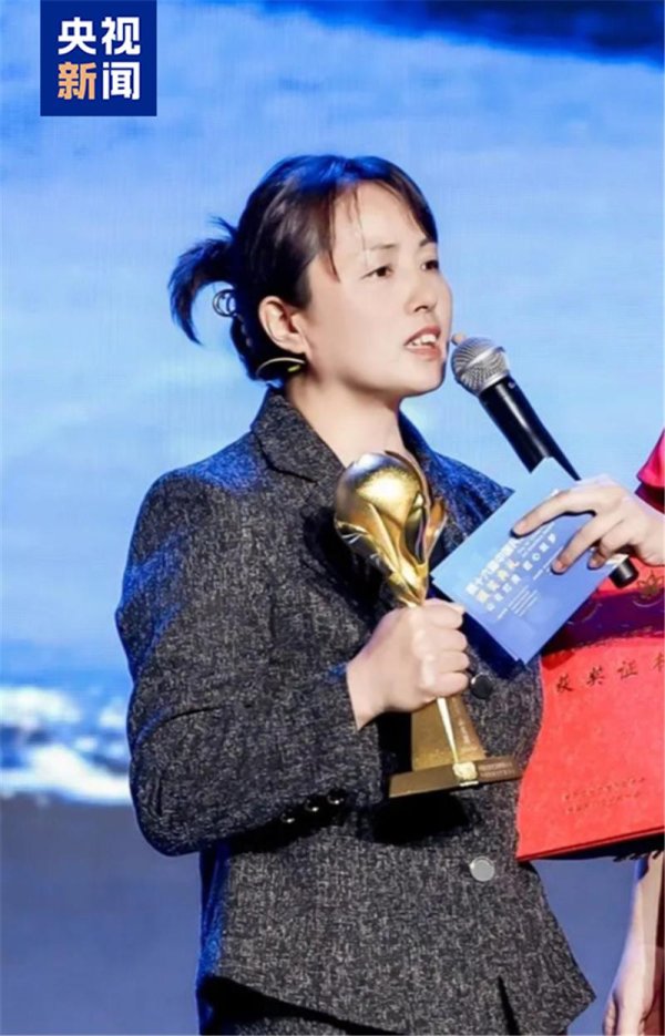 炫多配资 “卖水果的就不能有自己的梦想? ”