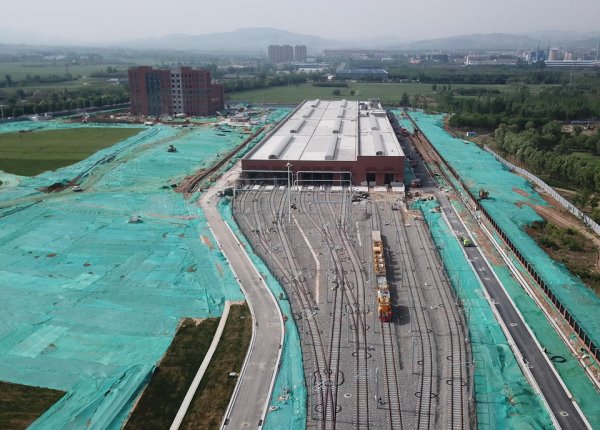 金多多配资 济南轨交8号线绣源河车辆段，车库等正进行内外部装修和设备安装